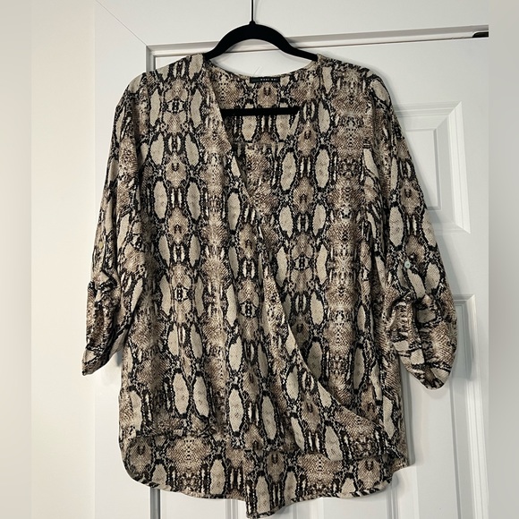 🐍 High/Low Blouse 🐍 - Picture 2 of 6